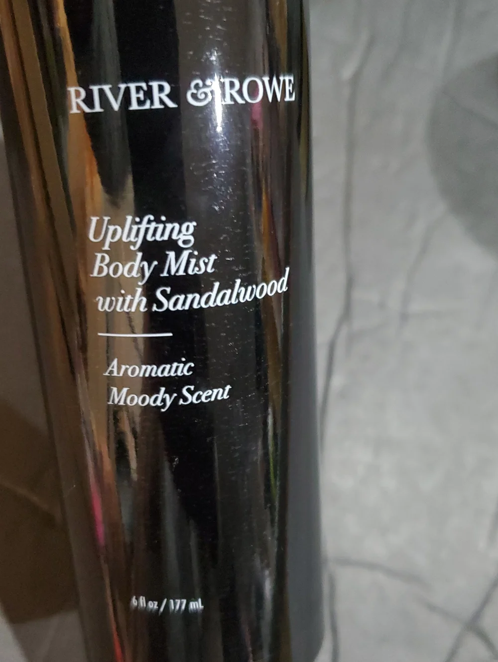 4pack Sandalwood renewing bodywash, body mist shower creme and body polish new